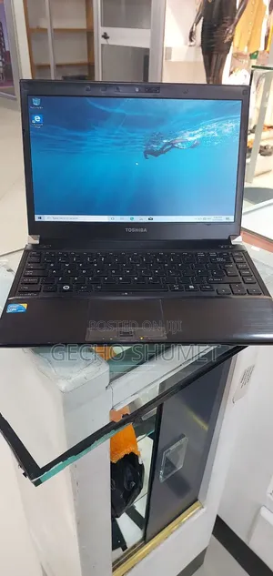 New Laptop Toshiba 8GB Intel Core i5 SSD 256GB