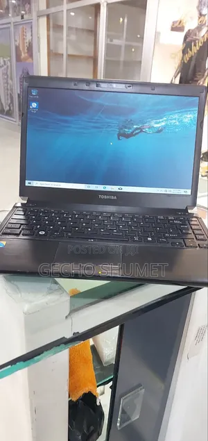 New Laptop Toshiba 8GB Intel Core i5 SSD 256GB