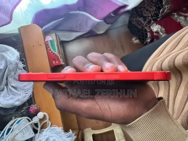 Apple iPhone 12 64 GB Red