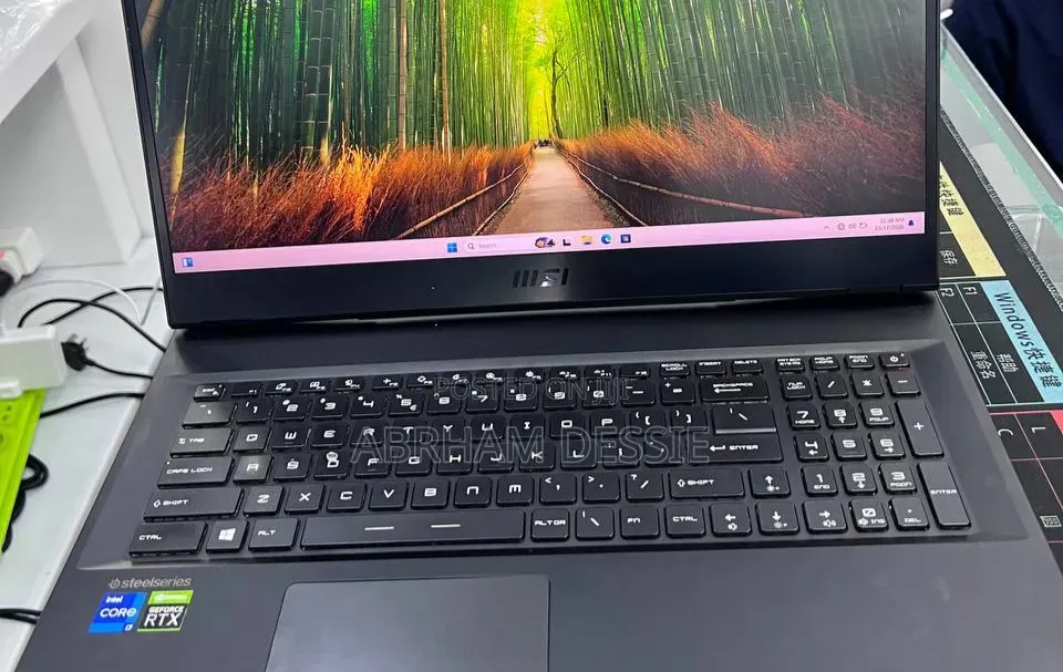 New Laptop MSI GP75 Leopard 16GB Intel Core i7 SSD 512GB