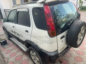 Car 1998 White
