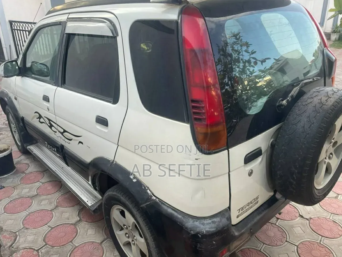 Car 1998 White