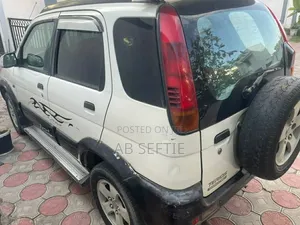 Car 1998 White