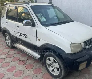 Car 1998 White