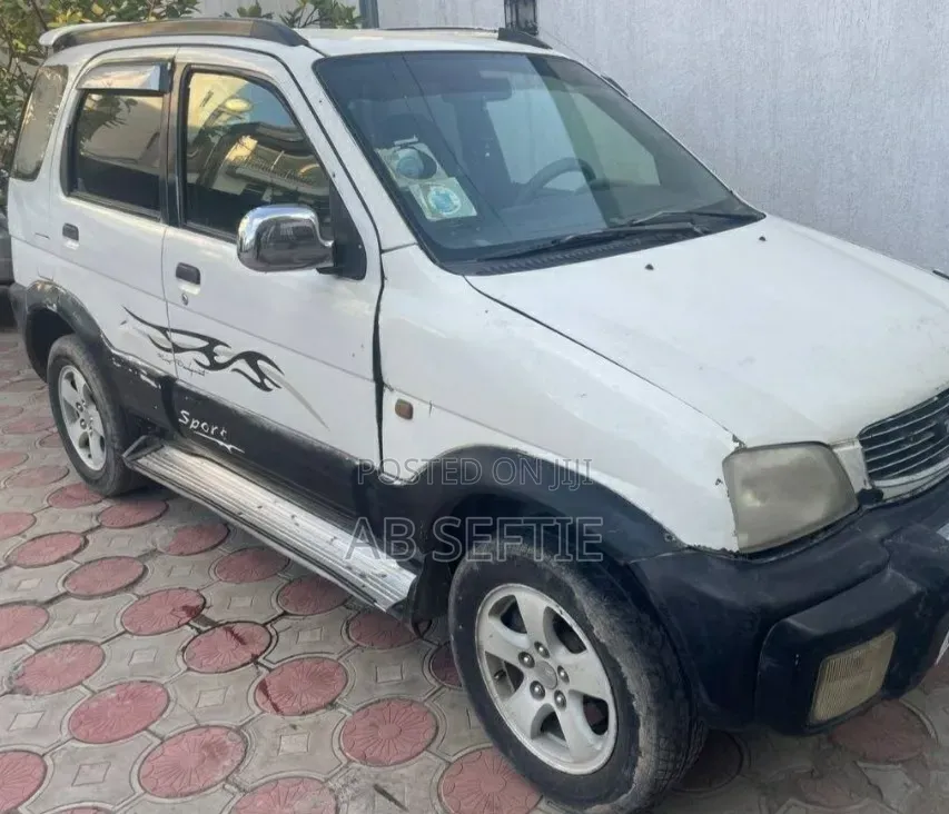 Car 1998 White