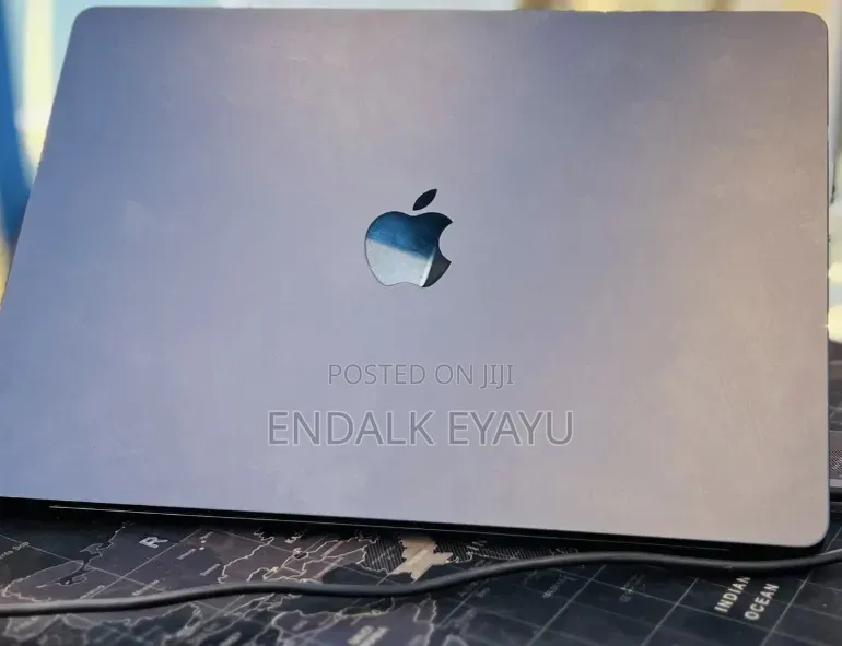 New Laptop Apple MacBook Air 2024 M3 8GB Apple M3 SSD 256GB