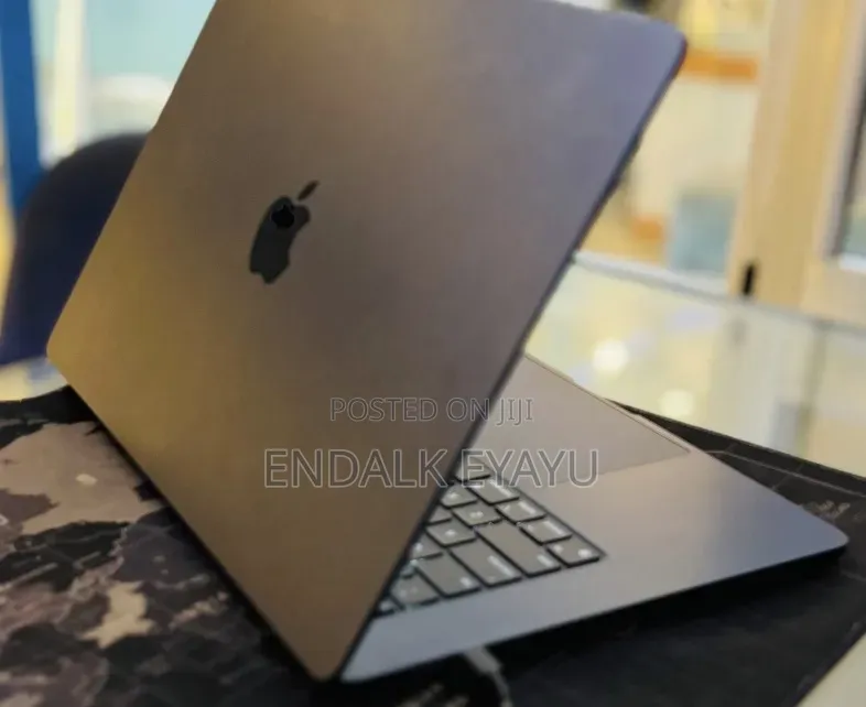 New Laptop Apple MacBook Air 2024 M3 8GB Apple M3 SSD 256GB
