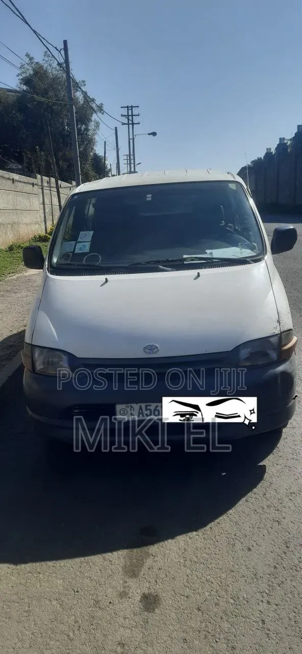 Toyota HiAce 2001 White