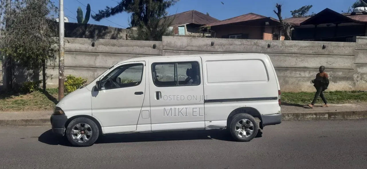 Toyota HiAce 2001 White