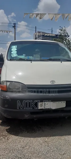 Toyota HiAce 2001 White
