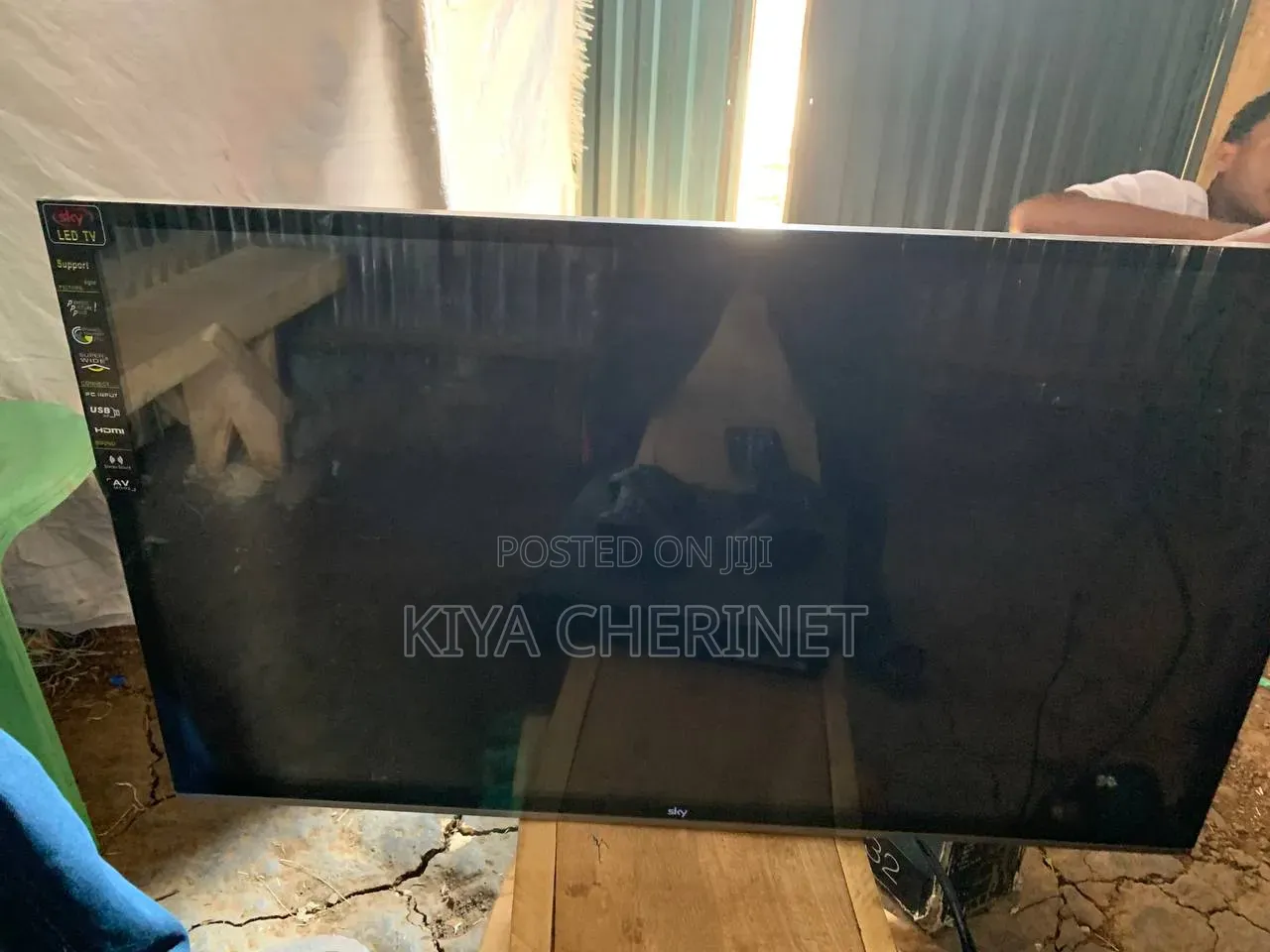 Sky 32 Inch TV Almost New