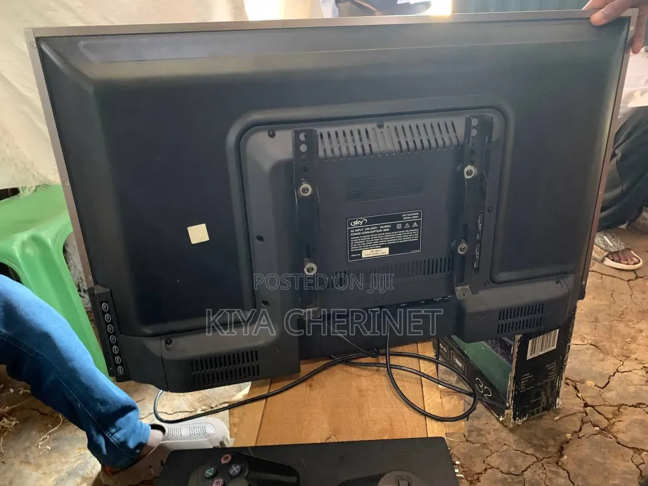 Sky 32 Inch TV Almost New