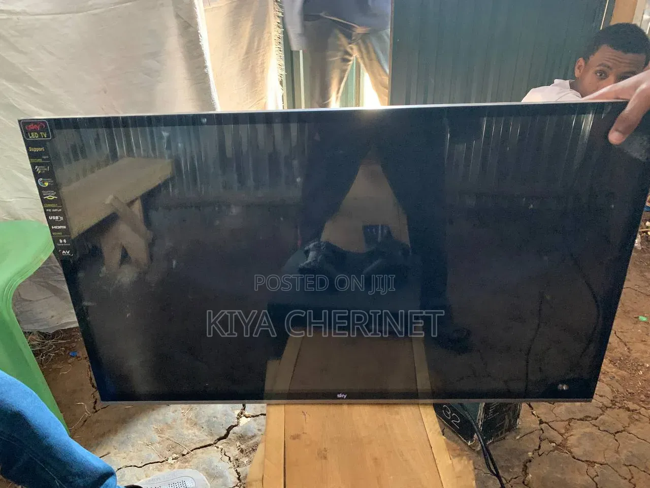 Sky 32 Inch TV Almost New