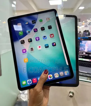 New Apple iPad Pro (2022) 256 GB