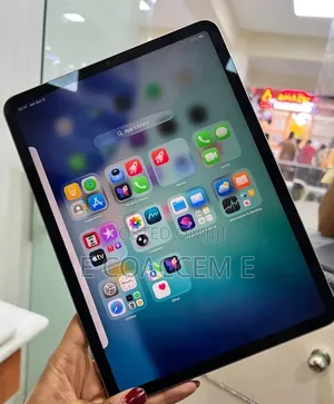 New Apple iPad Pro (2022) 256 GB