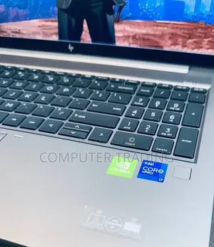 New Laptop HP ZBook Firefly G8 16GB Intel Core i7 SSD 512GB