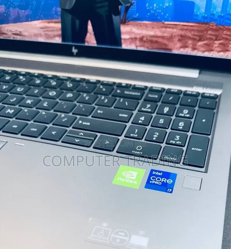 New Laptop HP ZBook Firefly G8 16GB Intel Core i7 SSD 512GB