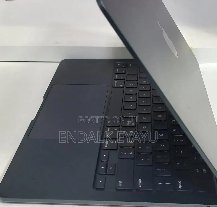 New Laptop Apple MacBook Air 2022 M2 8GB Apple M2 SSD 256GB