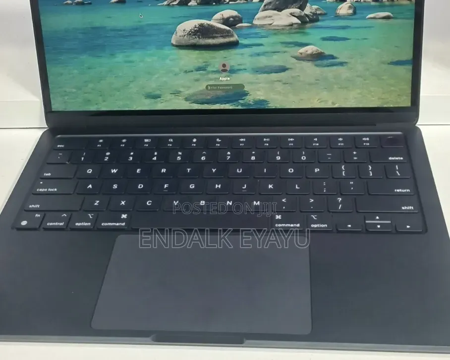 New Laptop Apple MacBook Air 2022 M2 8GB Apple M2 SSD 256GB
