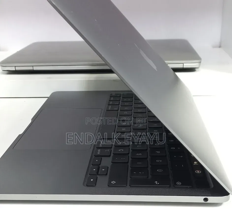 New Laptop Apple MacBook Pro 2020 M1 8GB Apple M1 Pro SSD 256GB