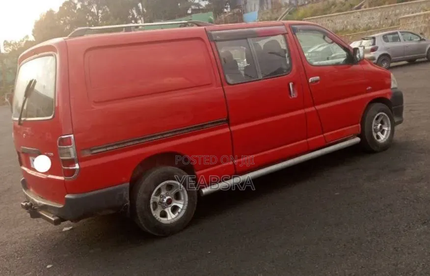 Toyota Grand HiAce 2002 Red
