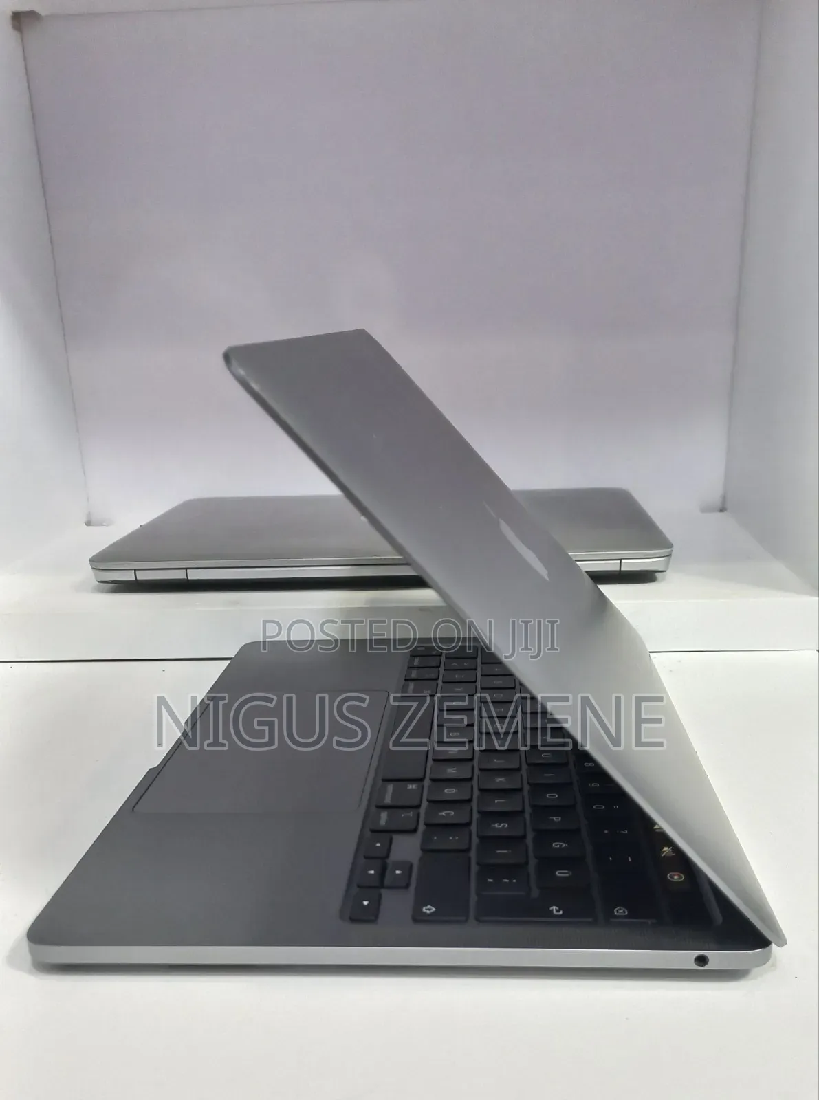 New Laptop Apple MacBook Pro 2020 M1 8GB Apple M1 SSD 256GB