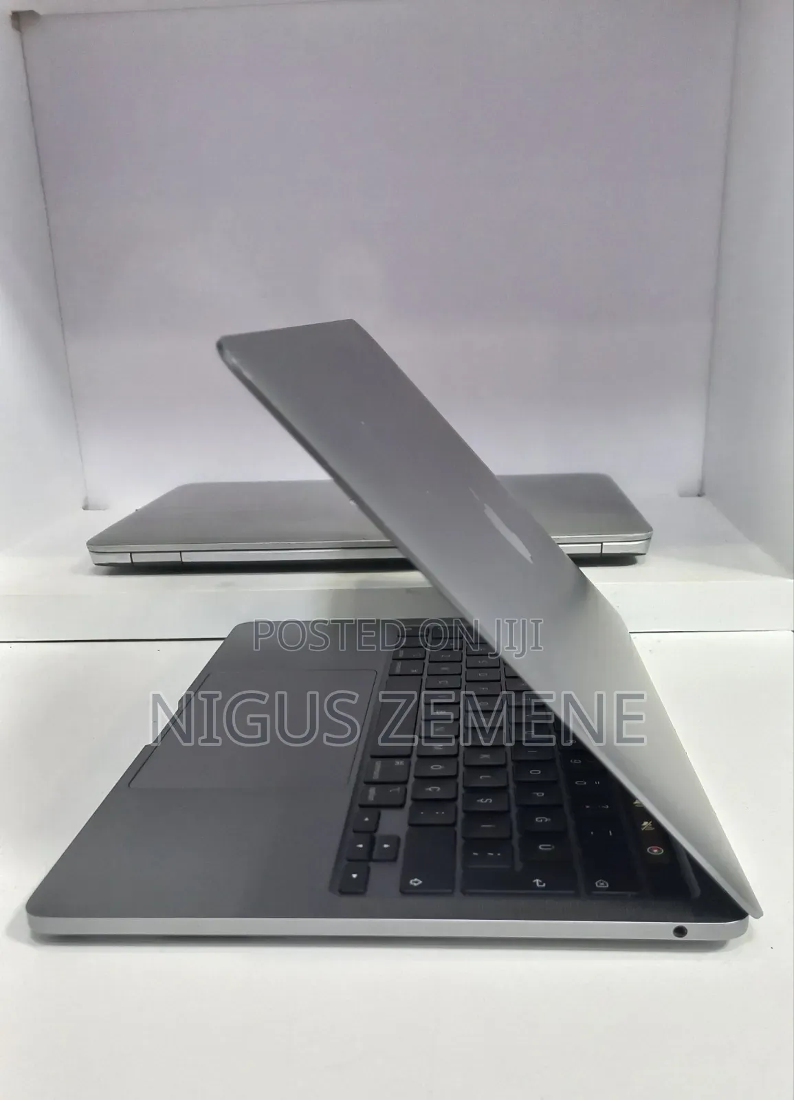 New Laptop Apple MacBook Pro 2020 M1 8GB Apple M1 SSD 256GB