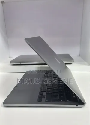 New Laptop Apple MacBook Pro 2020 M1 8GB Apple M1 SSD 256GB