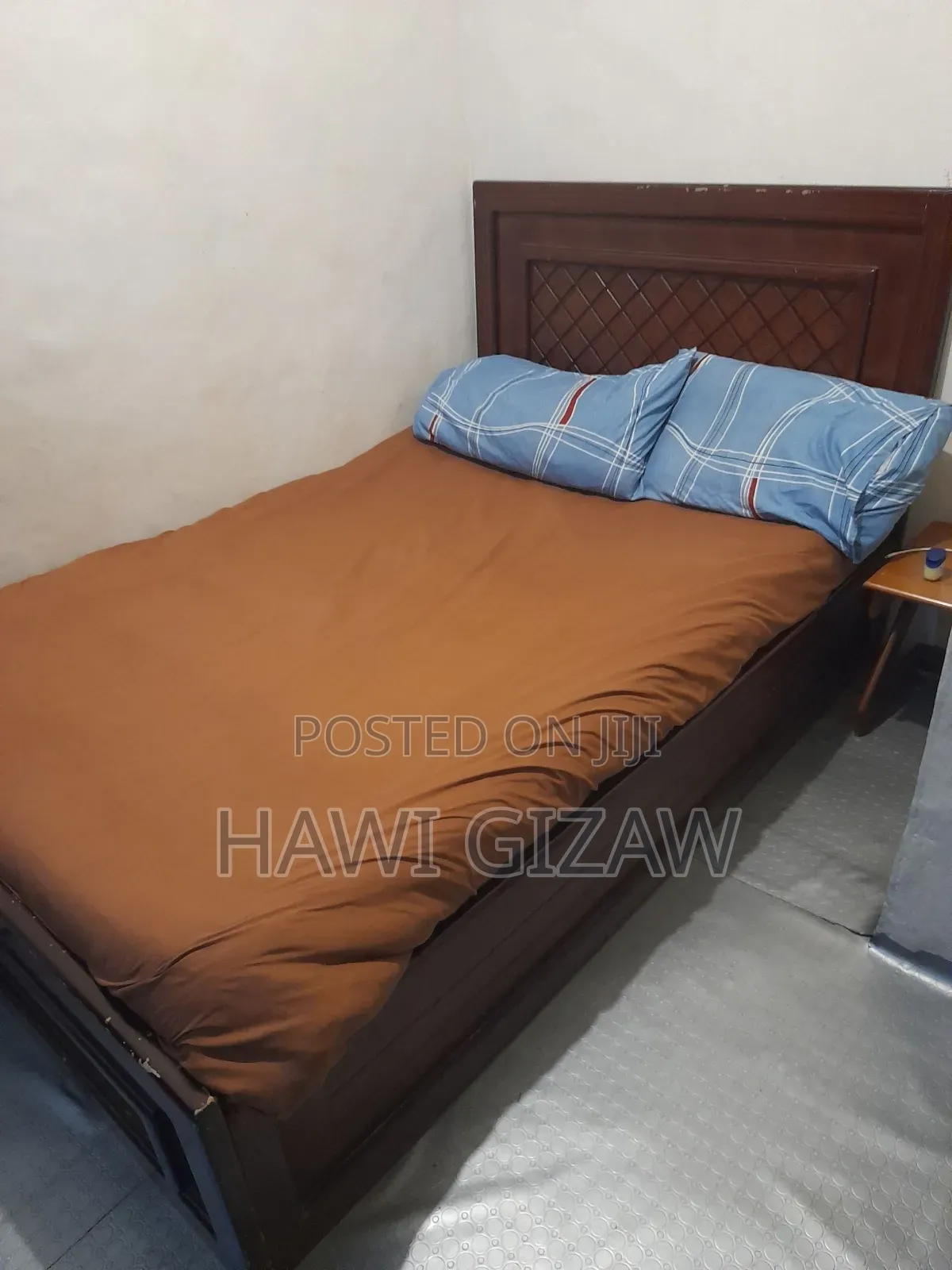 Used 1:20 Bed