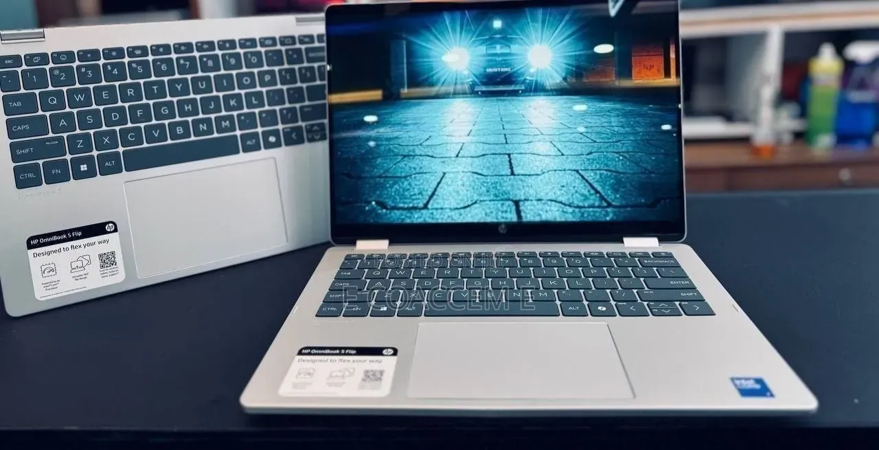 New Laptop HP OmniBook 5 Flip 16GB Intel Core 7 SSD 512GB