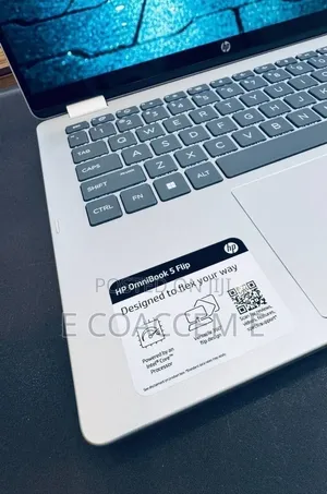 New Laptop HP OmniBook 5 Flip 16GB Intel Core 7 SSD 512GB
