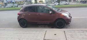 Toyota Yaris Base Hatchback 5dr 2010 Burgundy