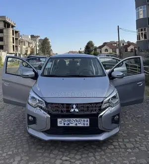 Mitsubishi Attrage 2023 Silver