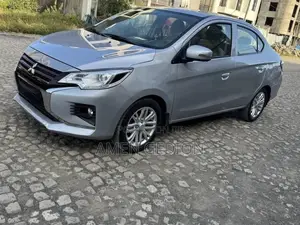 Mitsubishi Attrage 2023 Silver