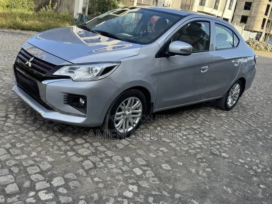 Mitsubishi Attrage 2023 Silver