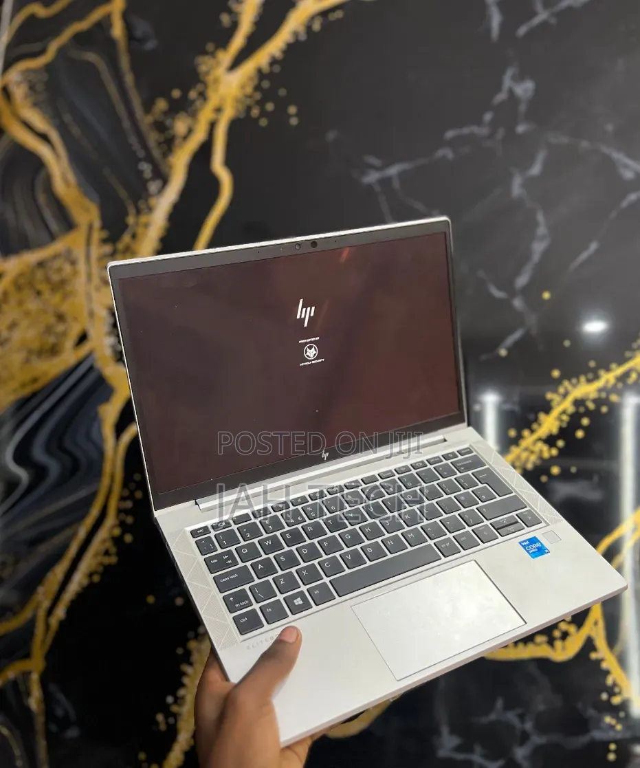 New Laptop HP EliteBook 830 G8 16GB Intel Core i5 SSD 512GB