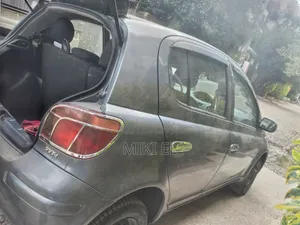 Toyota Vitz 1.3 AWD 5dr 2005 Gray