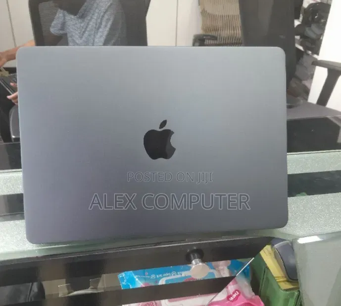 New Laptop Apple MacBook Air 2022 M2 24GB Apple M2 SSD 512GB