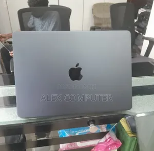 New Laptop Apple MacBook Air 2022 M2 24GB Apple M2 SSD 512GB