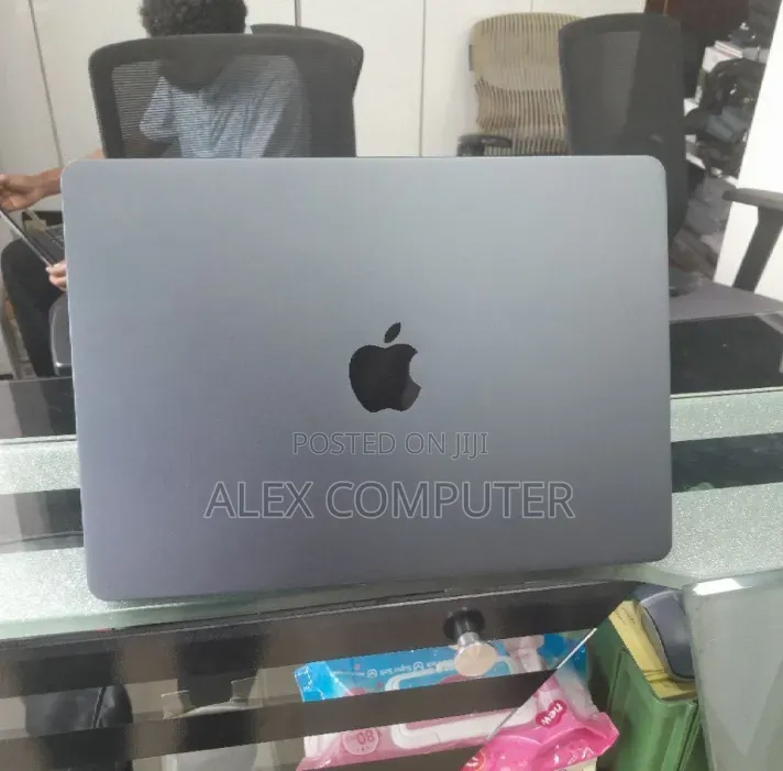 New Laptop Apple MacBook Air 2022 M2 24GB Apple M2 SSD 512GB