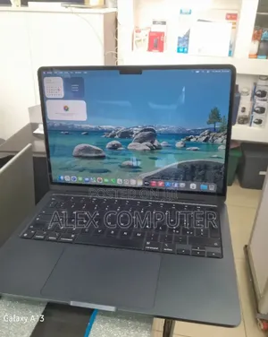 New Laptop Apple MacBook Air 2022 M2 24GB Apple M2 SSD 512GB