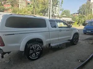 Toyota Hilux 2011