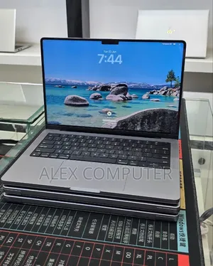 New Laptop Apple MacBook Pro 2021 M1 32GB Apple M1 Pro SSD 512GB
