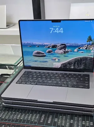 New Laptop Apple MacBook Pro 2021 M1 32GB Apple M1 Pro SSD 512GB