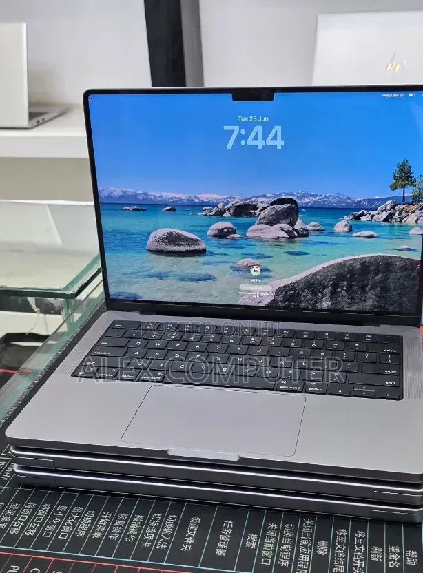 New Laptop Apple MacBook Pro 2021 M1 32GB Apple M1 Pro SSD 512GB