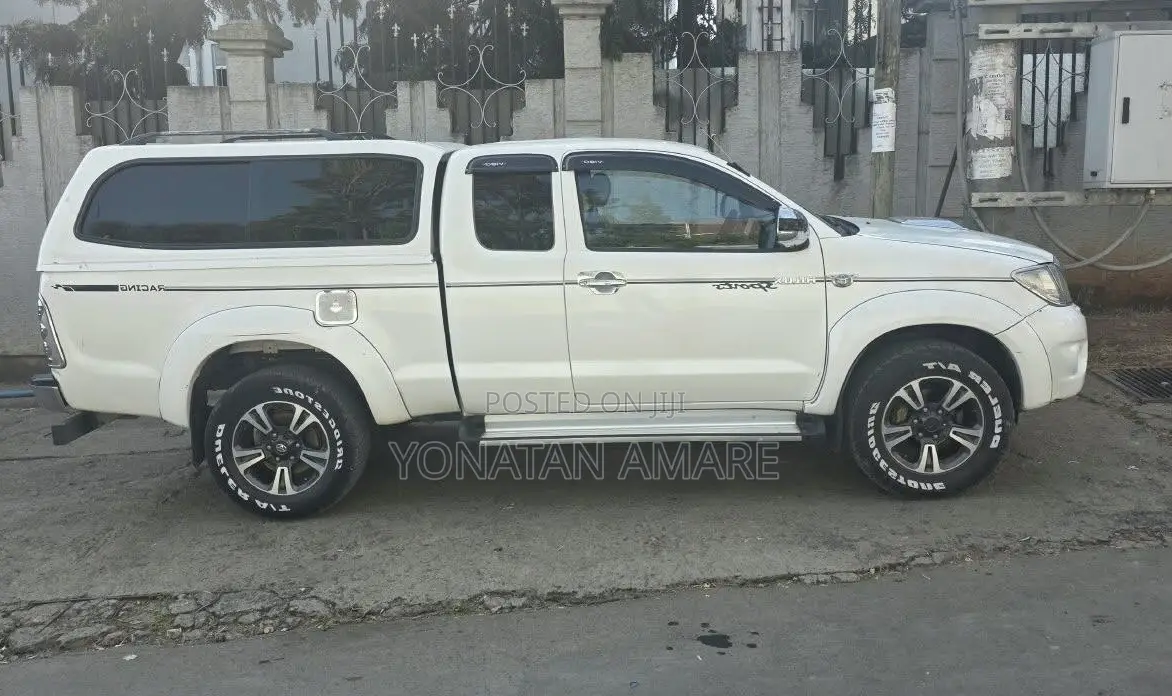 Toyota Hilux 2011