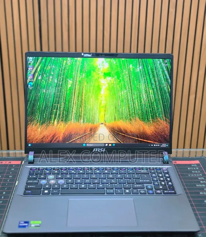 New Laptop MSI Vector GP68 HX 13V 32GB Intel Core i9 SSD 1T
