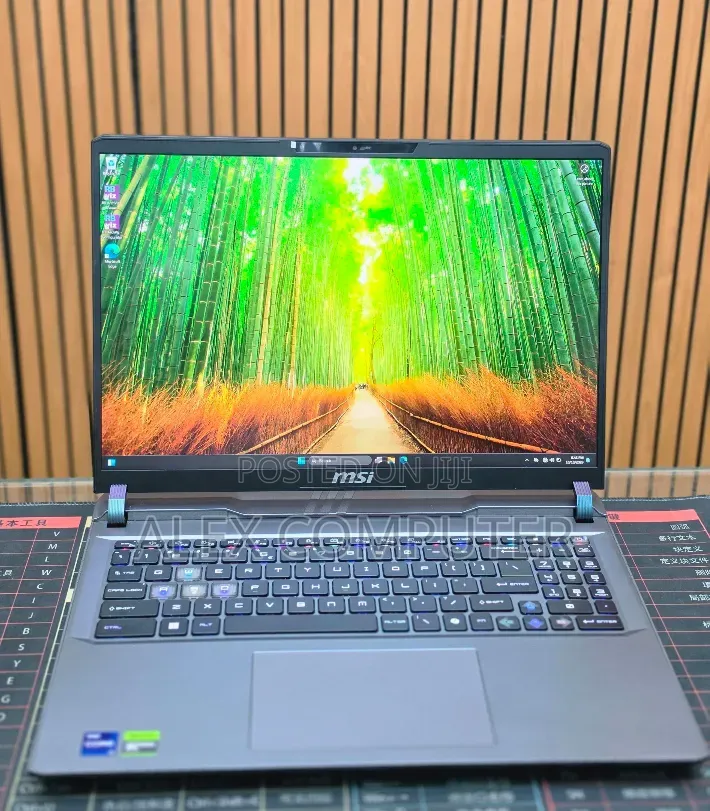 New Laptop MSI Vector GP68 HX 13V 32GB Intel Core i9 SSD 1T
