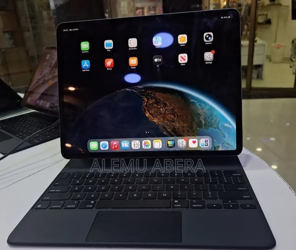 New Apple iPad Pro 12.9 (2022) 256 GB