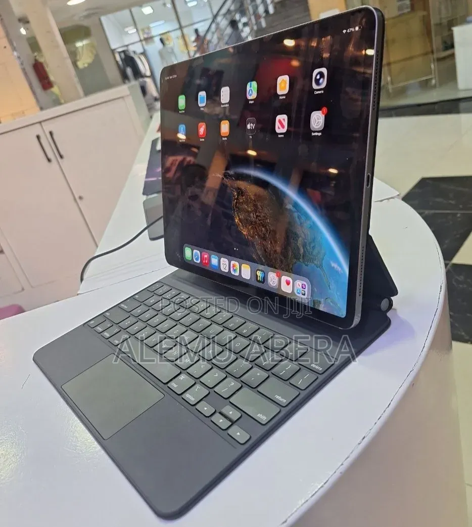 New Apple iPad Pro 12.9 (2022) 256 GB